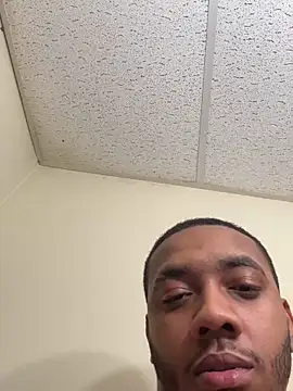 Snapshot of Kingstrokezxx chatting on 12.04.25 Kingstrokezxx online show from 12.04.25