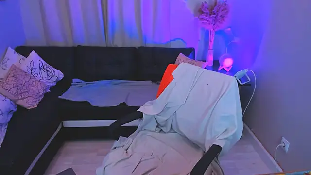 Snapshot of Mia_meowXkiss chatting on 10.02.25 Mia meowXkiss online show from 10.02.25