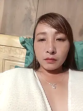 Missa kute20 online show from 10.17.25