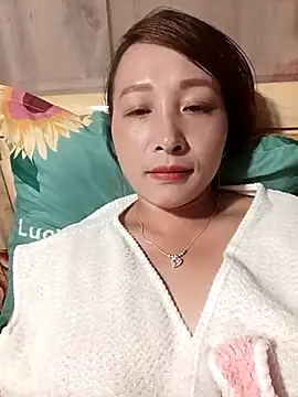 Missa kute20 online show from 10.18.25