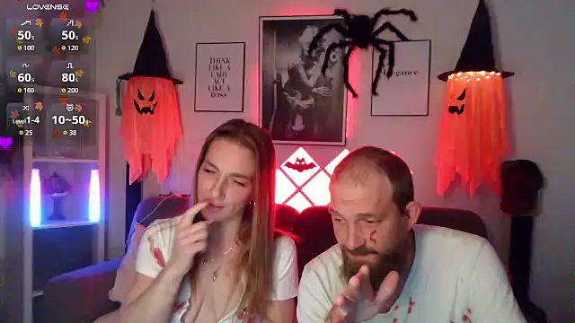 Snapshot of XBellaXundXUweX chatting on 10.18.25 XBellaXundXUweX online show from 10.18.25