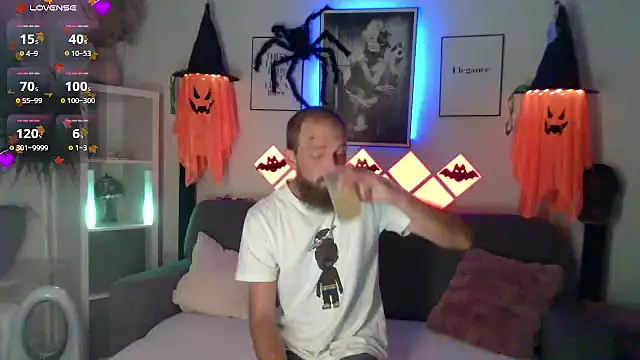 Snapshot of XBellaXundXUweX chatting on 10.19.25 XBellaXundXUweX online show from 10.19.25