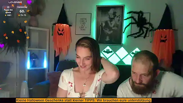 Snapshot of XBellaXundXUweX chatting on 10.21.25 XBellaXundXUweX online show from 10.21.25