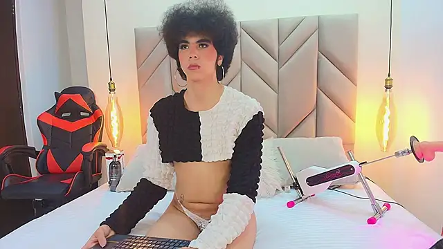 Snapshot of Kheyler_Thompson chatting on 10.11.25 Kheyler Thompson online show from 10.11.25