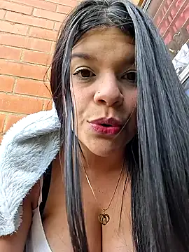 Eiimy pretty online show from 10.30.25