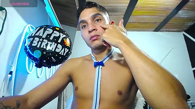 Angel latinboy online show from 03.17.25