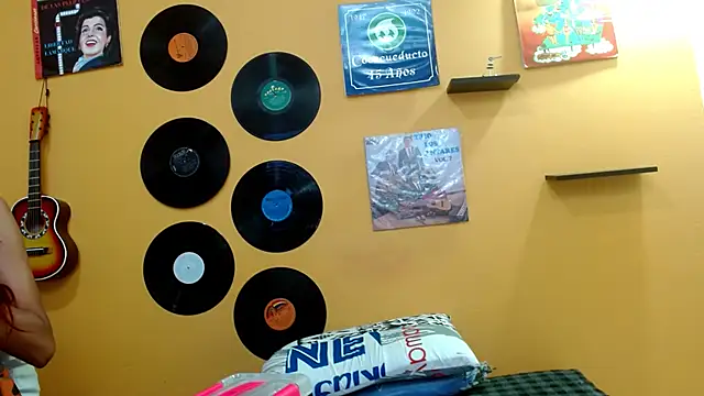 skinnyverus18 online show from 09.29.25