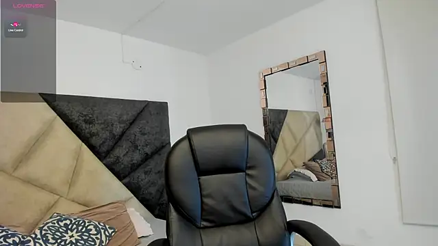 SaraWagner  online show from 10.21.25