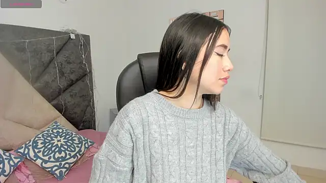 SaraWagner  online show from 11.04.25