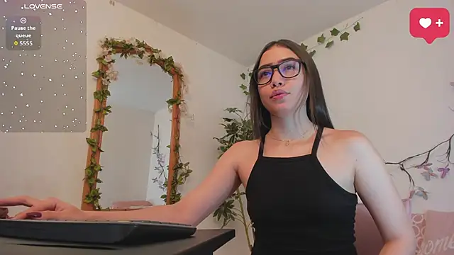 SaraWagner  online show from 05.28.26