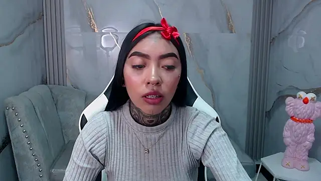 Ashley Blum v online show from 09.11.25