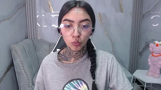 Ashley Blum v online show from 09.24.25