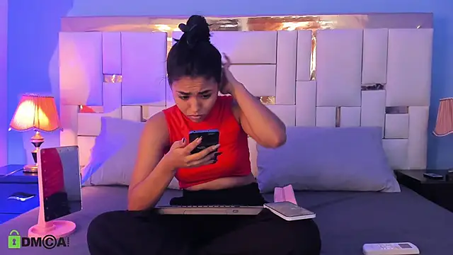 Snapshot of JadeeKhan chatting on 09.25.25 JadeeKhan online show from 09.25.25