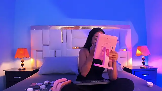 Snapshot of JadeeKhan chatting on 09.29.25 JadeeKhan online show from 09.29.25