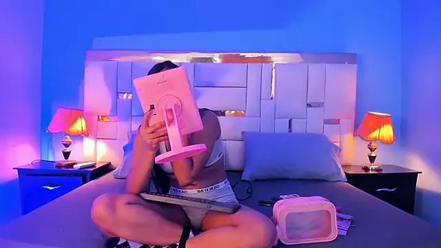 Snapshot of JadeeKhan chatting on 09.30.25 JadeeKhan online show from 09.30.25