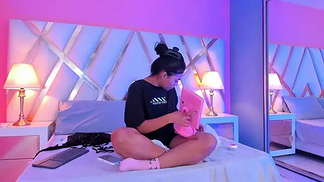 Snapshot of JadeeKhan chatting on 10.07.25 JadeeKhan online show from 10.07.25