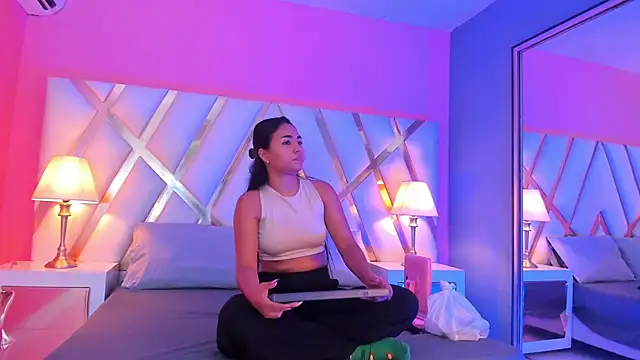 Snapshot of JadeeKhan chatting on 10.09.25 JadeeKhan online show from 10.09.25