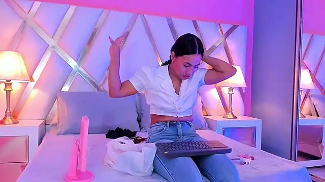 Snapshot of JadeeKhan chatting on 10.10.25 JadeeKhan online show from 10.10.25