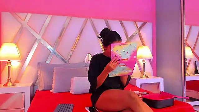 Snapshot of JadeeKhan chatting on 10.19.25 JadeeKhan online show from 10.19.25