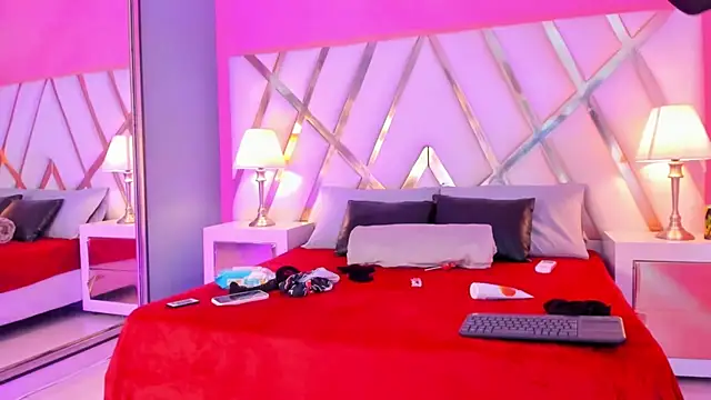 Snapshot of JadeeKhan chatting on 10.24.25 JadeeKhan online show from 10.24.25