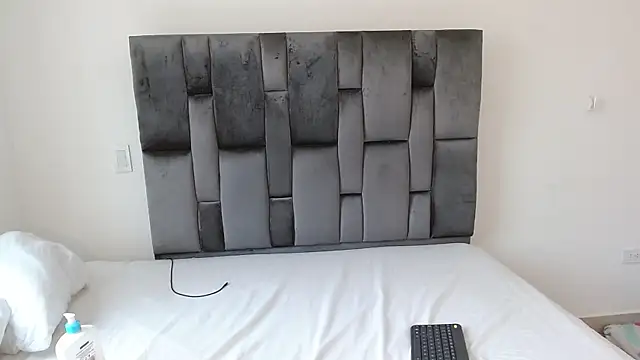 VIKTORNOIR online show from 10.08.25