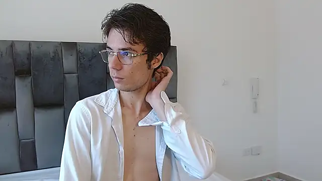 VIKTORNOIR online show from 10.15.25