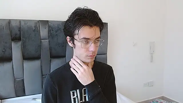 VIKTORNOIR online show from 10.17.25