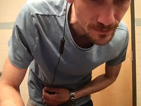 Snapshot of handyman7766 chatting on 01.05.25 handyman7766 online show from 01.05.25