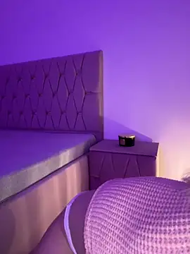 Snapshot of LunaCharm chatting on 12.02.25 LunaCharm online show from 12.02.25