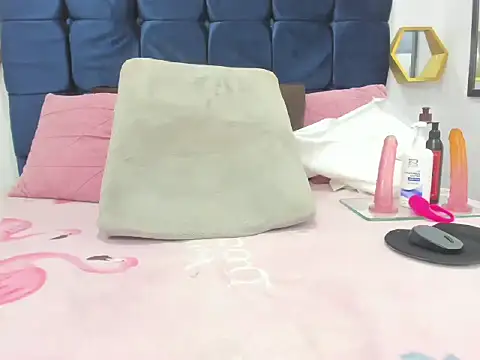 candy big tits18 online show from 10.22.25