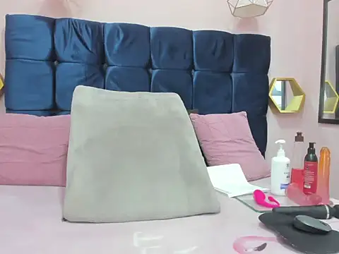 candy big tits18 online show from 10.30.25