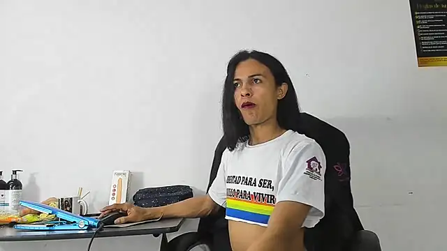 Aisha hotts777 online show from 11.17.25