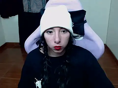 Snapshot of ScarlettShirahoshi chatting on 11.07.25 ScarlettShirahoshi online show from 11.07.25