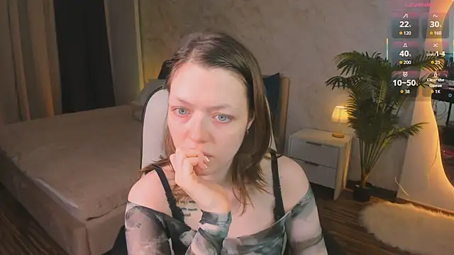 Lunar Lily online show from 09.22.25