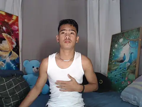 Snapshot of xx_topless chatting on 10.22.25 xx topless online show from 10.22.25