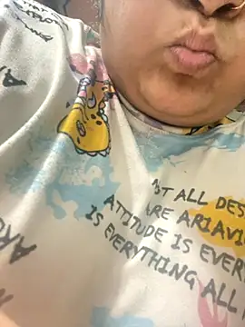 indian-hotmilfs online show from 09.26.25