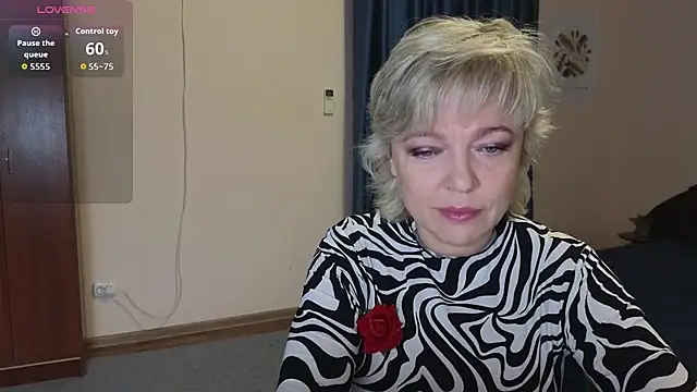 Snapshot of Rosette_Pricky chatting on 10.26.25 Rosette Pricky online show from 10.26.25