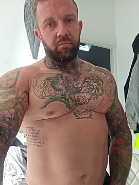 tattedmuscle1 online show from 10.11.25