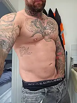tattedmuscle1 online show from 10.12.25