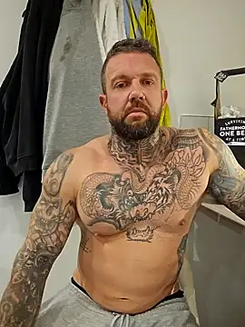 tattedmuscle1 online show from 10.31.25