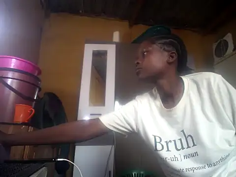 Caramelchick01 online show from 10.29.25