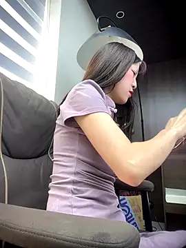 Snapshot of littleqiu chatting on 09.24.25 littleqiu online show from 09.24.25