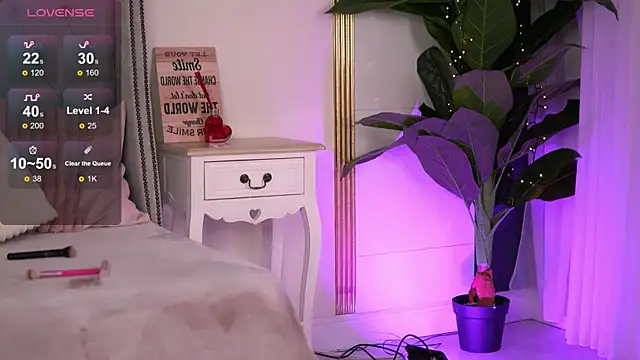 RebeccaRese online show from 04.02.26