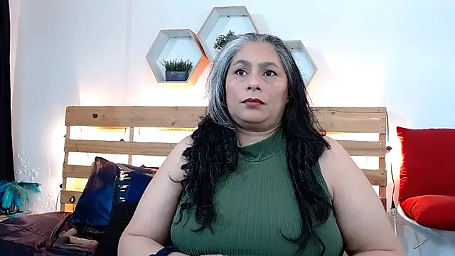 Snapshot of sheila_reeves2772 chatting on 10.29.25 sheila reeves2772 online show from 10.29.25