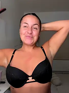 Snapshot of AlyssaAngell chatting on 11.03.25 AlyssaAngell online show from 11.03.25