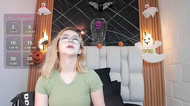 Snapshot of kristal_joi_dl chatting on 10.31.25 kristal joi dl online show from 10.31.25