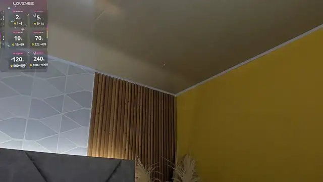 Snapshot of Brunnette_Sensation chatting on 10.14.25 Brunnette Sensation online show from 10.14.25