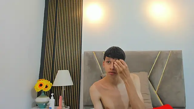 Tom and bunny online show from 09.10.25