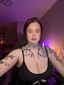 Mariiiiiway online show from 10.12.25