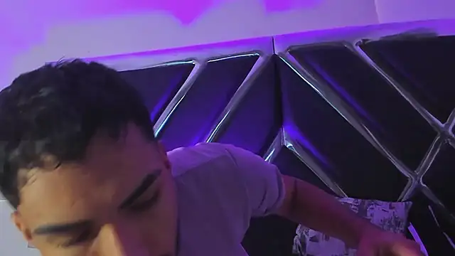 AlekRuizx online show from 09.19.25